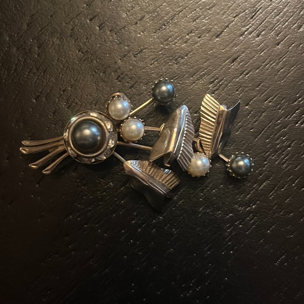 Vintage Gold tone Gray and White Pearl Leaf Brooch